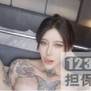 《网红龙猫夫妇CarrieButterfly和Onlyfans的梦幻爱情》